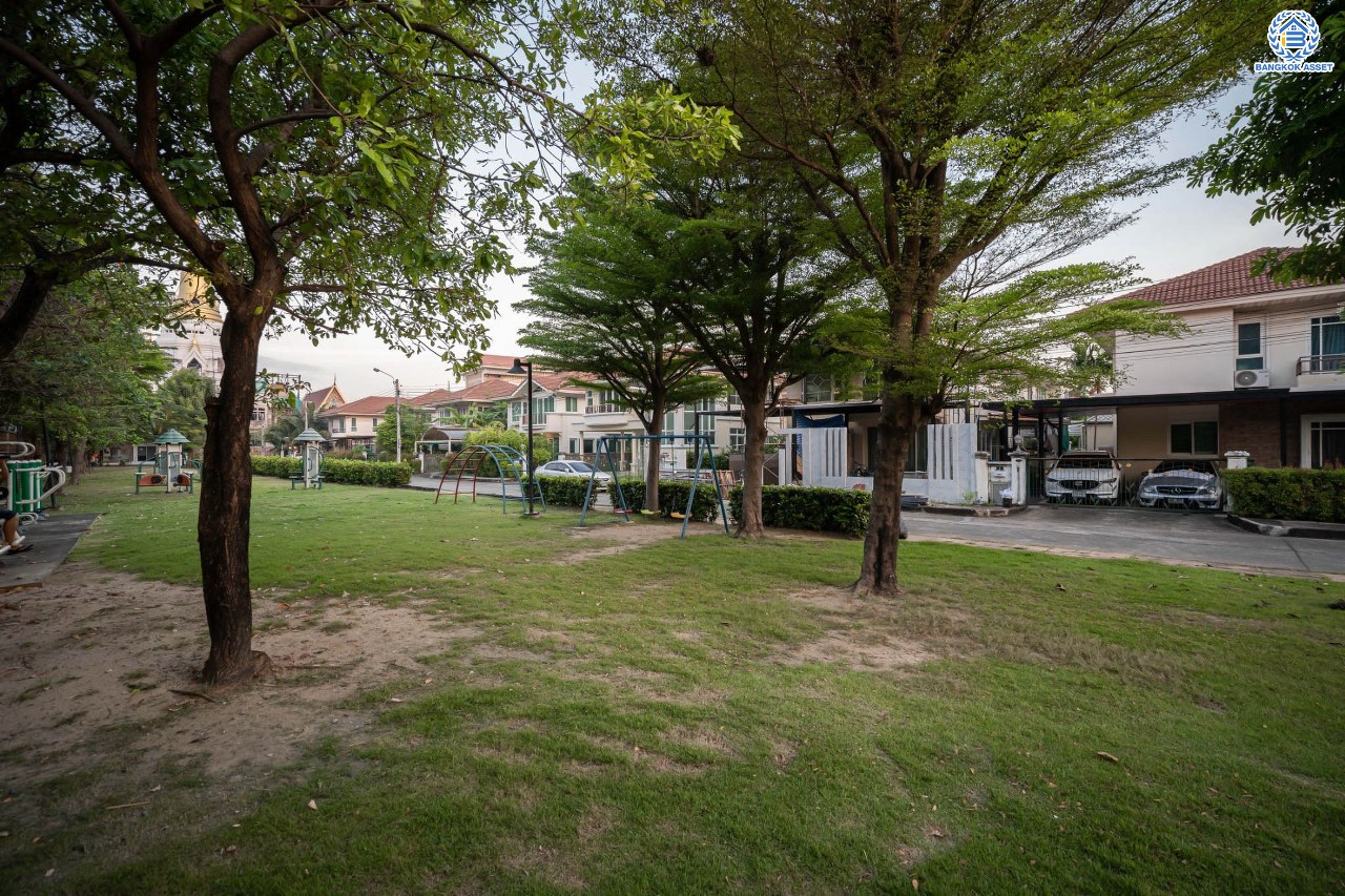 บ้านมือสองตกแต่งใหม่ โครงการ ศุภาลัยการ์เด้นวิลล์ แจ้งวัฒนะ-หลักสี่ เนื้อที่กว่า 63.7 ตร.ว. ฟังก์ชันครบ 3 ห้องนอน 3 ห้องน้ำ 2 ที่จอดรถ บ้านสวย พร้อมเข้าอยู่ ตอบโจทย์ทุกครอบครัว บนทำเลเดินทางสะดวก เข้าสู่ใจกลางเมืองได้อย่างสะดวกสบาย ใกล้ทางด่วนศรีสมานและรถไฟฟ้าสายสีแดง "สถานีดอนเมือง"